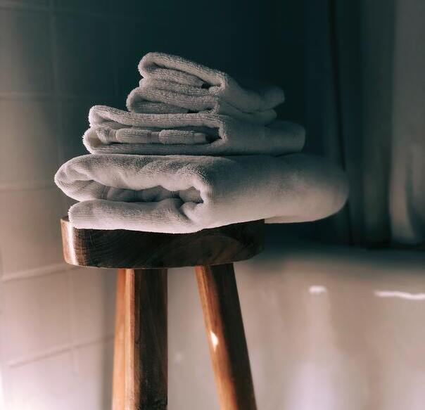 Why do most Hotels use only White Linen Towels for Guests?￼